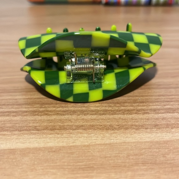 Chunks - Checker Claw Clip in Dill - Picture 3 of 5